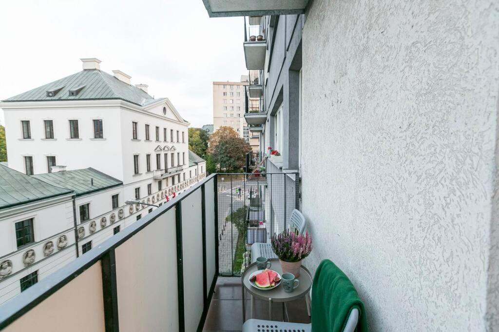 Piekne, Przestronne Mieszkanie Przy Placu Teatralnym. Varsóvia Exterior foto
